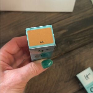 it cosmetics Teal Metallic Box Foundation Packaging